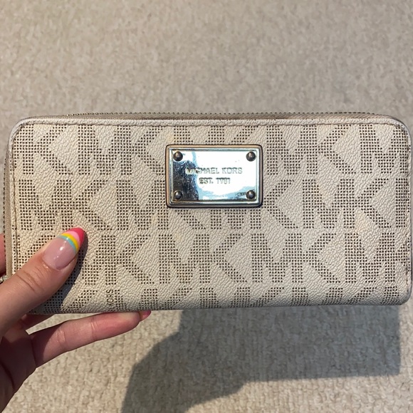 Michael Kors Handbags - Michael Kors Wallet